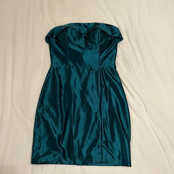 Mini dark green hoco dress - Picture 2 of 4